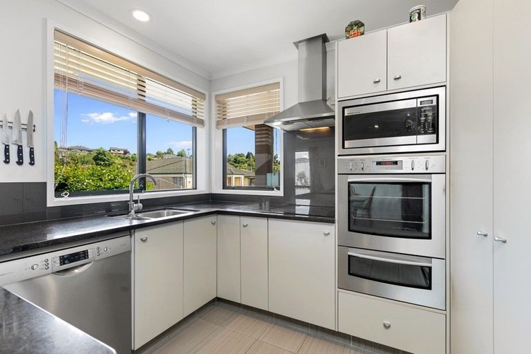 Photo of property in 111 Sterling Gate Drive, Bethlehem, Tauranga, 3110