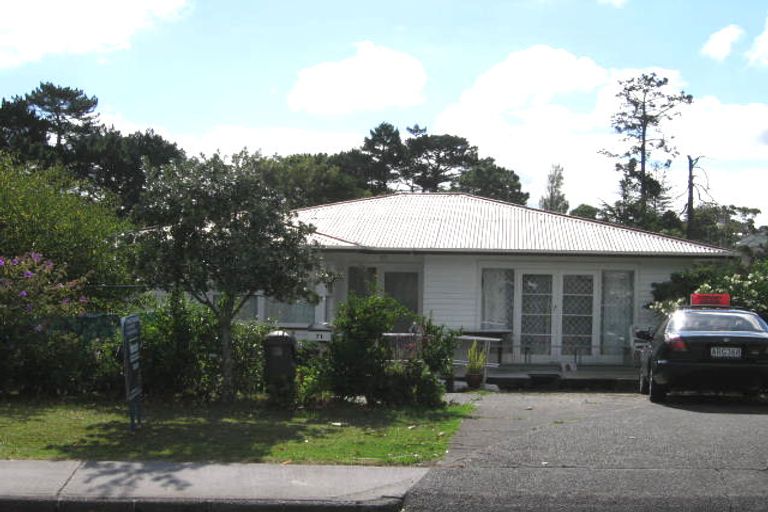 Photo of property in 1/71 Barrys Road, Glendene, Auckland, 0602