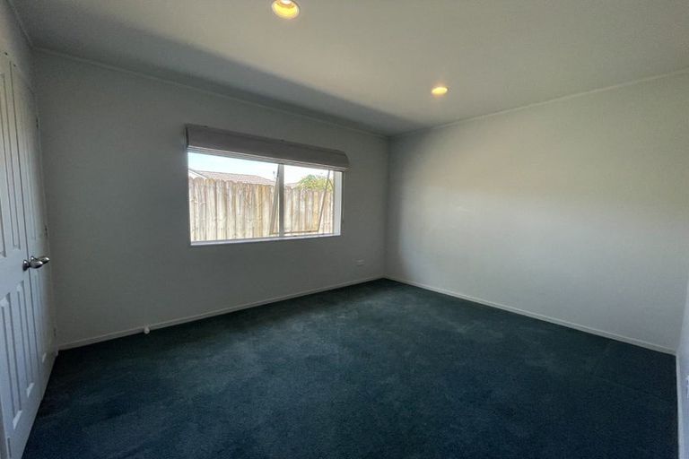 Photo of property in 8 Hagen Close, Golflands, Auckland, 2013