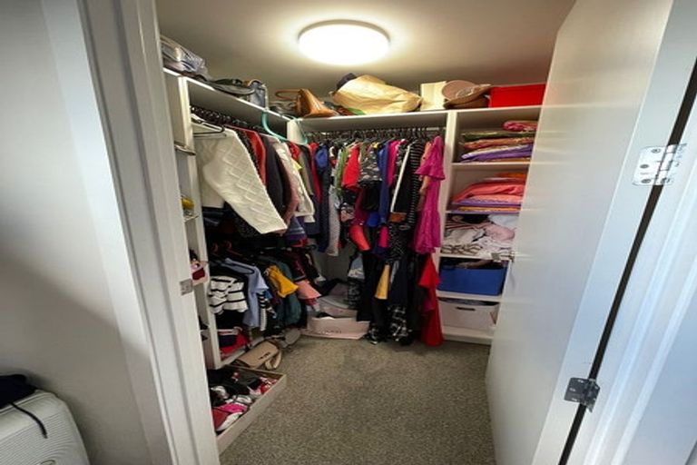 Photo of property in 32 Meadowood Drive, Unsworth Heights, Auckland, 0632