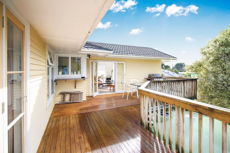 Photo of property in 12 Crystal Avenue, Glendene, Auckland, 0602