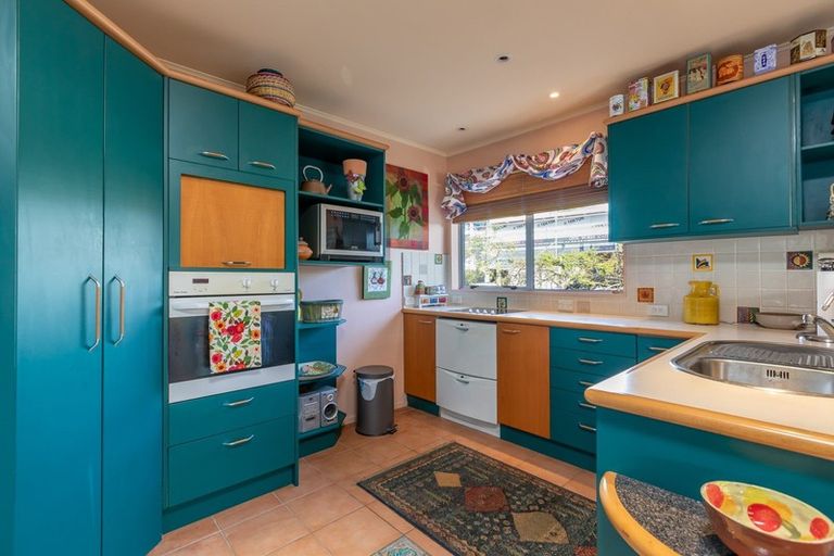Photo of property in 25 Pehi Kupa Street, Waikanae, 5036