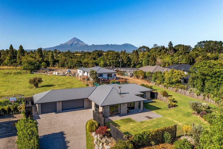 Photo of property in 21b Heta Road, Highlands Park, New Plymouth, 4312