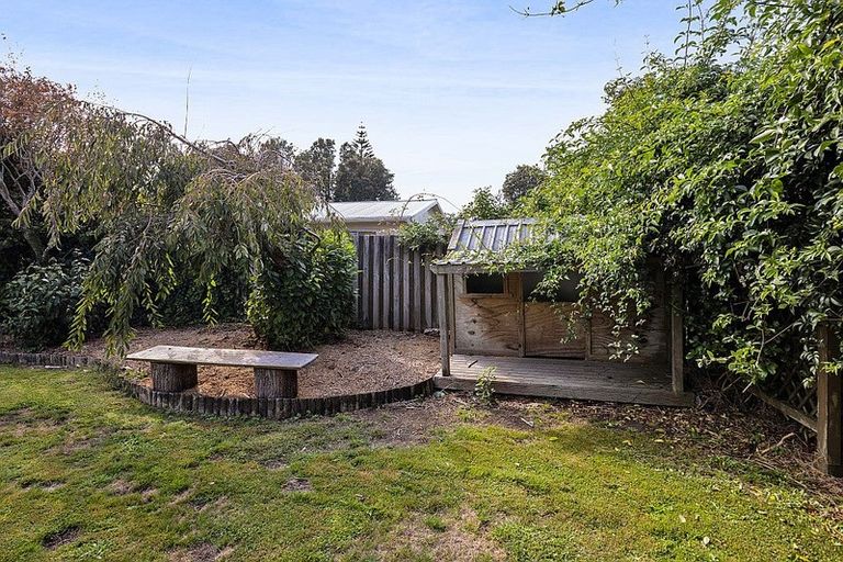 Photo of property in 11 Finer Place, Hawera, 4610