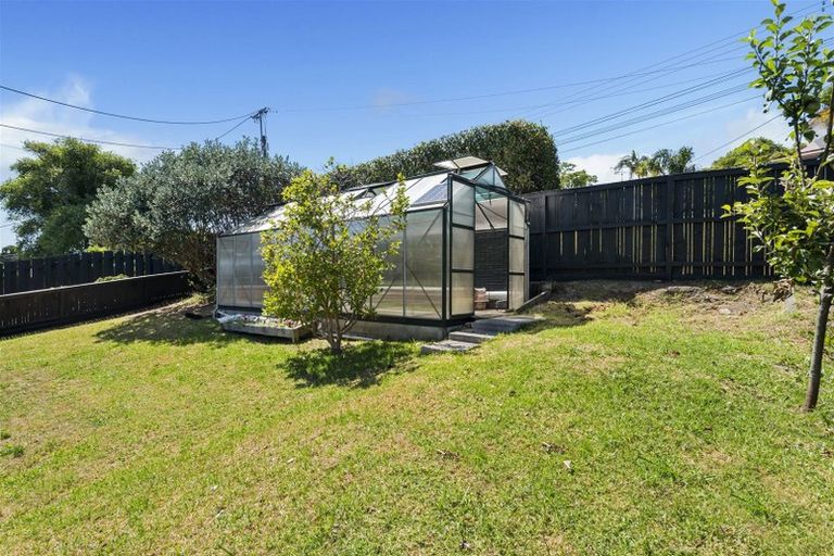 Photo of property in 1/870 Beach Road, Waiake, Auckland, 0630