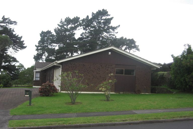 Photo of property in 18 Glenshee Place, Highland Park, Auckland, 2010