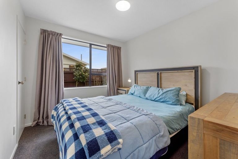 Photo of property in 1/25 La Perouse Place, Northcote, Christchurch, 8052