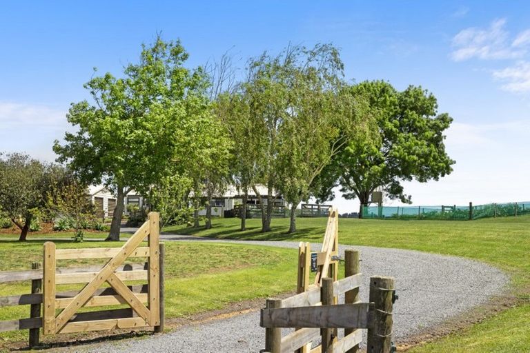 Photo of property in 42 Karioitahi Road, Waiuku, 2683