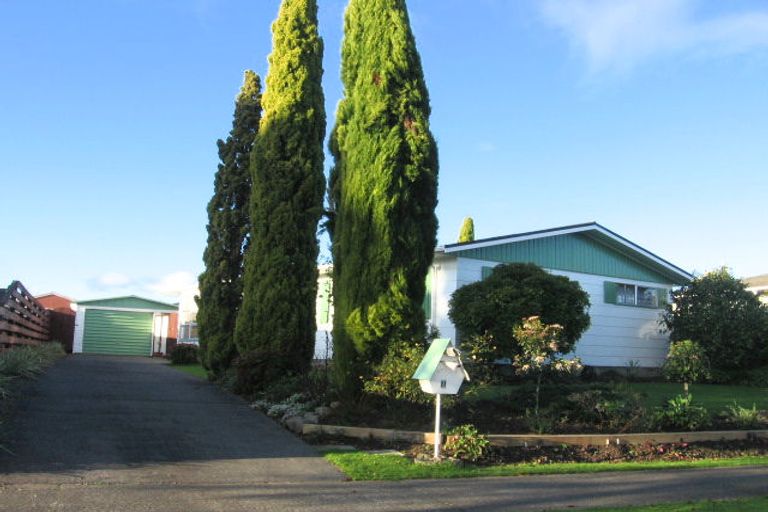 Photo of property in 11 Dunk Place, Milson, Palmerston North, 4414
