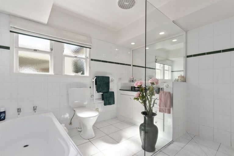 Photo of property in 31a Norwood Road, Bayswater, Auckland, 0622