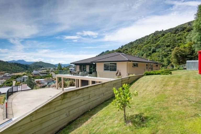 Photo of property in 26 Russell Street, Picton, 7220