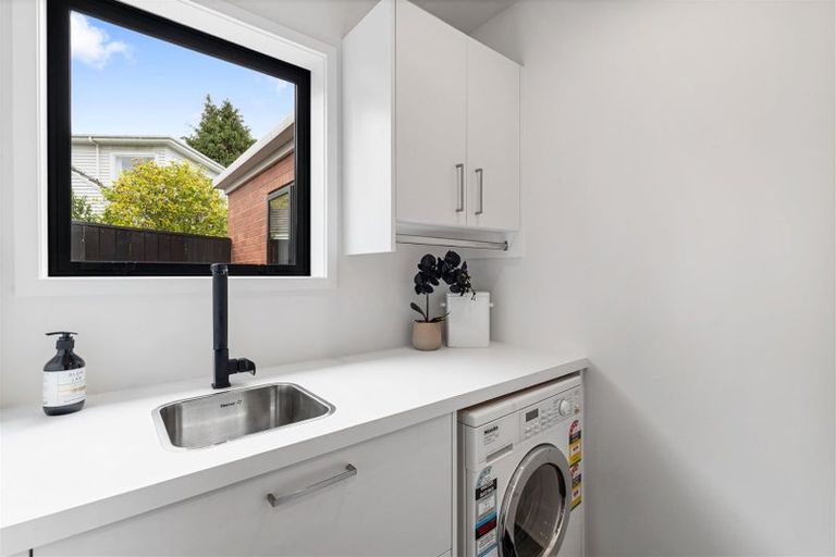 Photo of property in 1/33 Makora Street, Fendalton, Christchurch, 8041