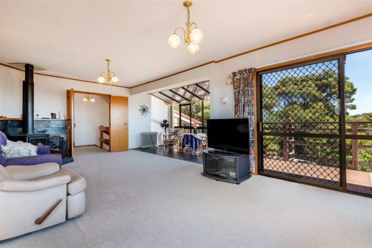 Photo of property in 1010 Scenic Drive North, Swanson, Auckland, 0816
