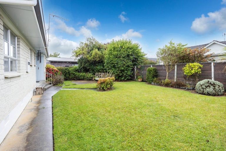 Photo of property in 2/1130 Heaphy Terrace, Fairfield, Hamilton, 3214