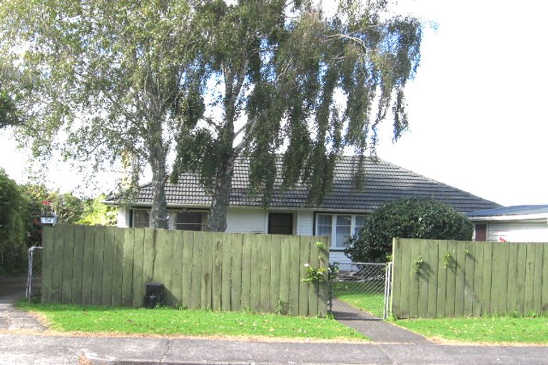 Photo of property in 5 Kervil Avenue, Te Atatu Peninsula, Auckland, 0610