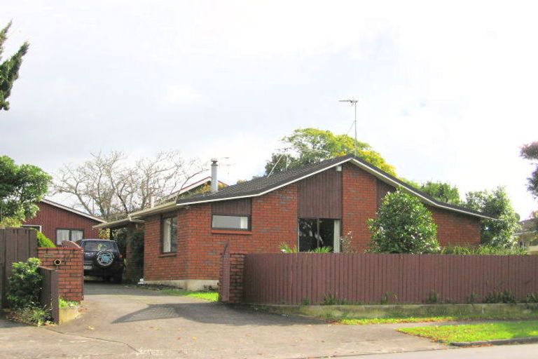 Photo of property in 33 Botany Road, Botany Downs, Auckland, 2010