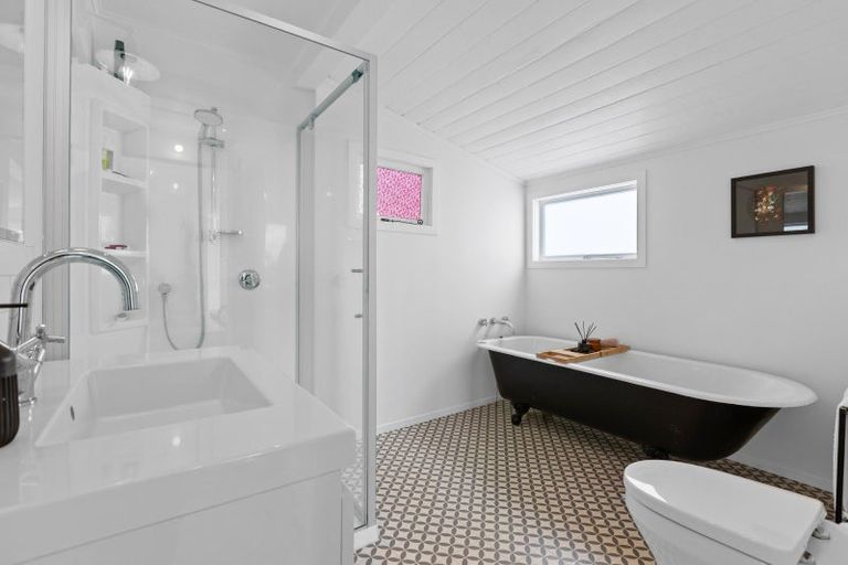 Photo of property in 54 Belt Road, New Plymouth, 4310