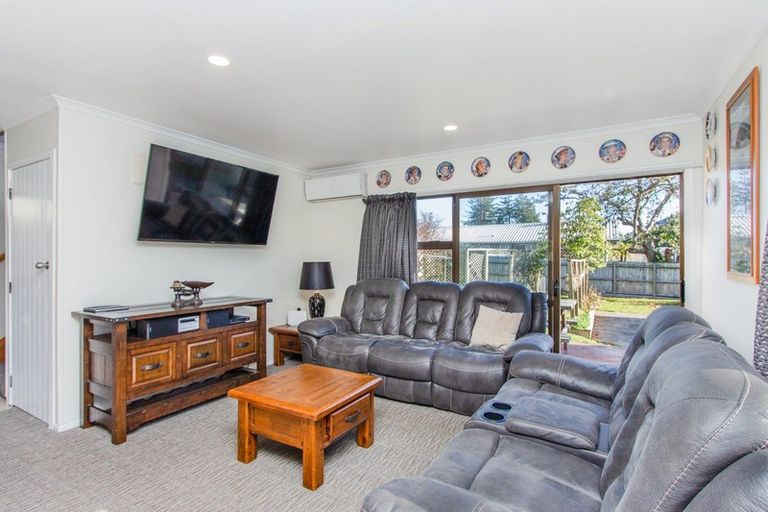 Photo of property in 6 Rinaha Place, Koutu, Rotorua, 3010