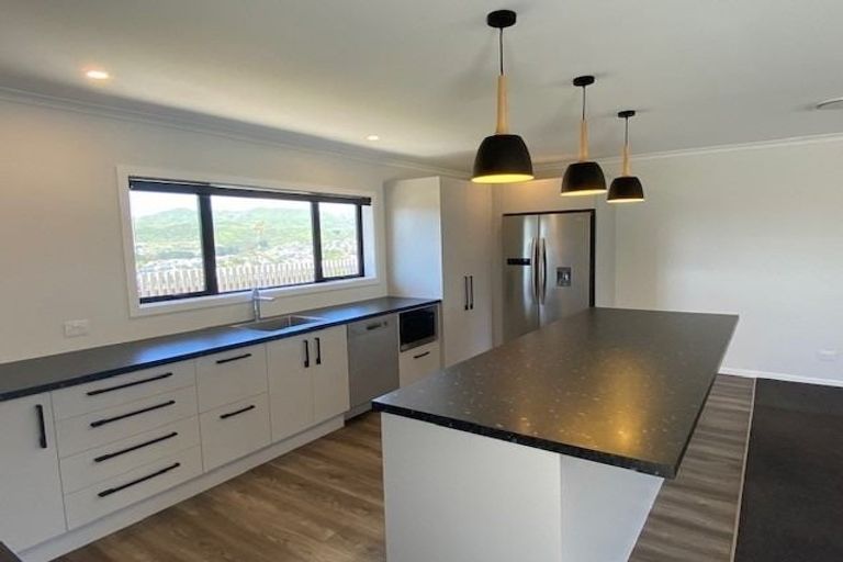 Photo of property in 5 Rotorua Grove, Aotea, Porirua, 5024