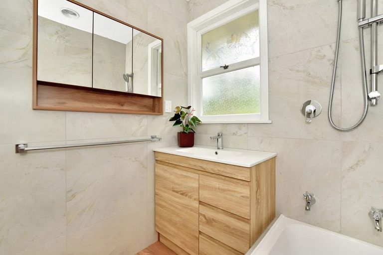 Photo of property in 84 Sutherland Road, Brookfield, Tauranga, 3110