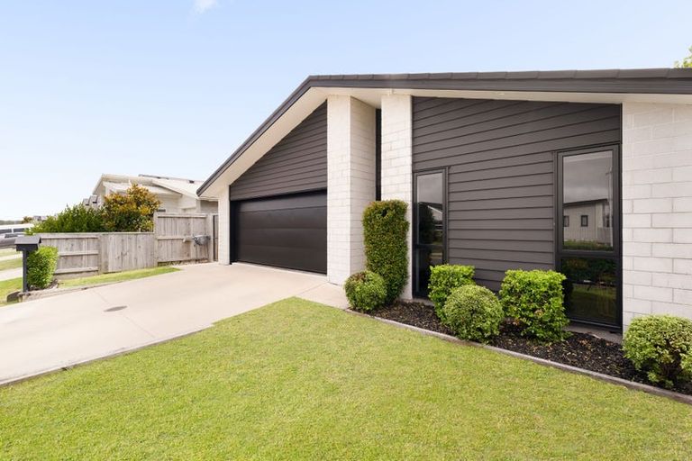 Photo of property in 29 Tiria Drive, Papamoa Beach, Papamoa, 3118