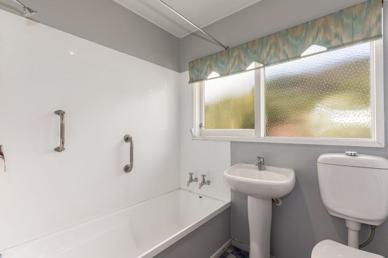 Photo of property in 20 Puriri Street, Eastbourne, Lower Hutt, 5013