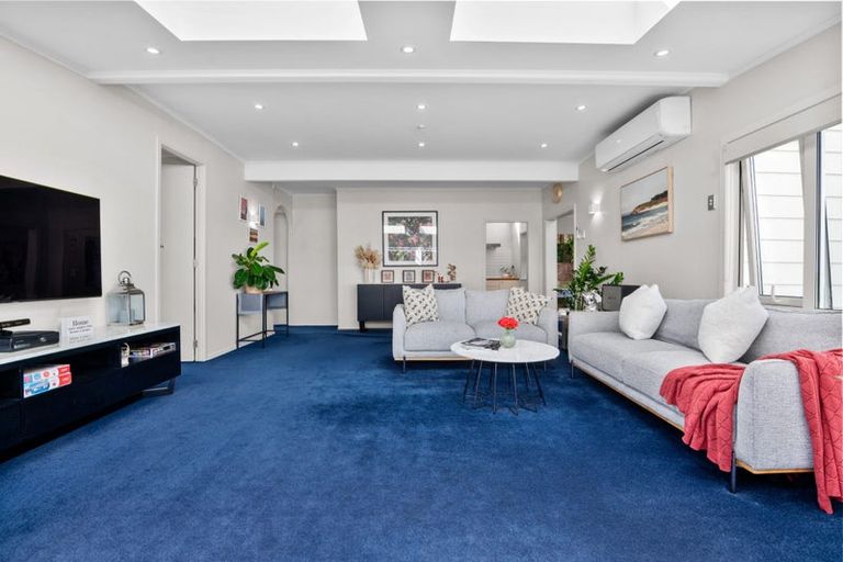 Photo of property in 59 Pohutukawa Avenue, Shelly Park, Auckland, 2014