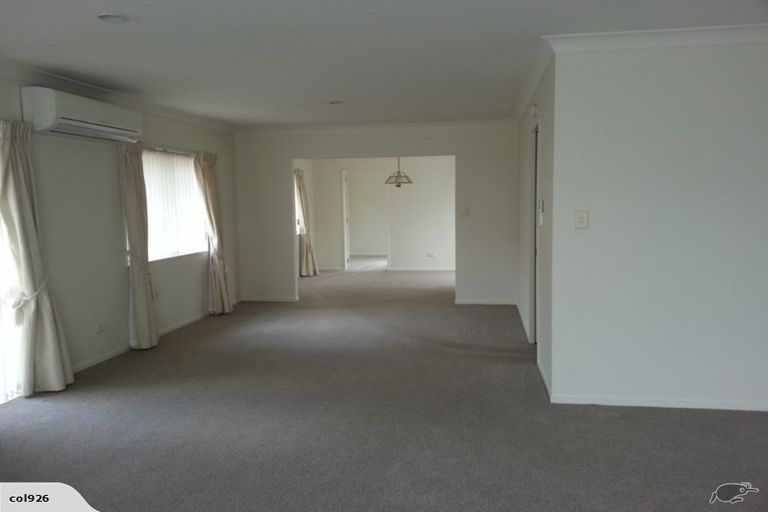 Photo of property in 130 Golfland Drive, Golflands, Auckland, 2013