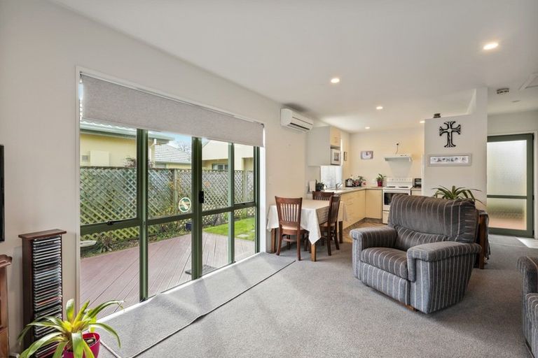 Photo of property in 2/90 Hawke Street, New Brighton, Christchurch, 8083