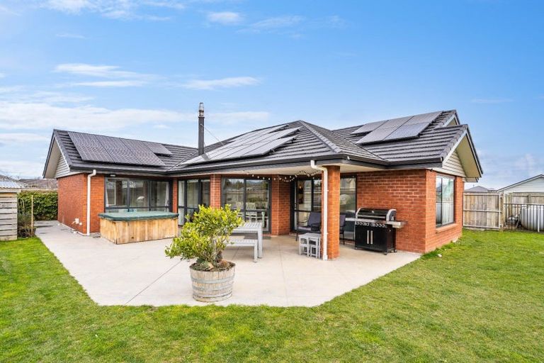 Photo of property in 4 Routhan Way, Carterton, 5713