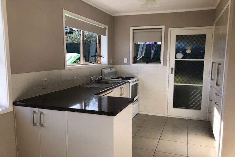 Photo of property in 2/19 Tatariki Street, Rosehill, Papakura, 2113