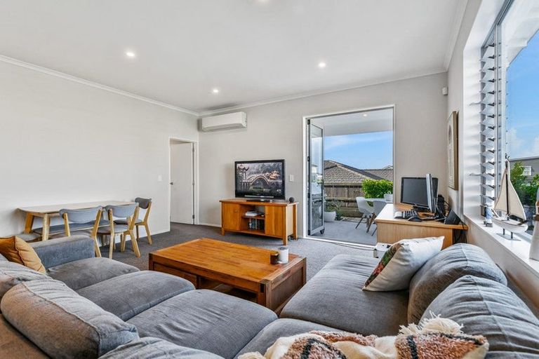 Photo of property in 4 Kuku Avenue, Red Beach, 0932