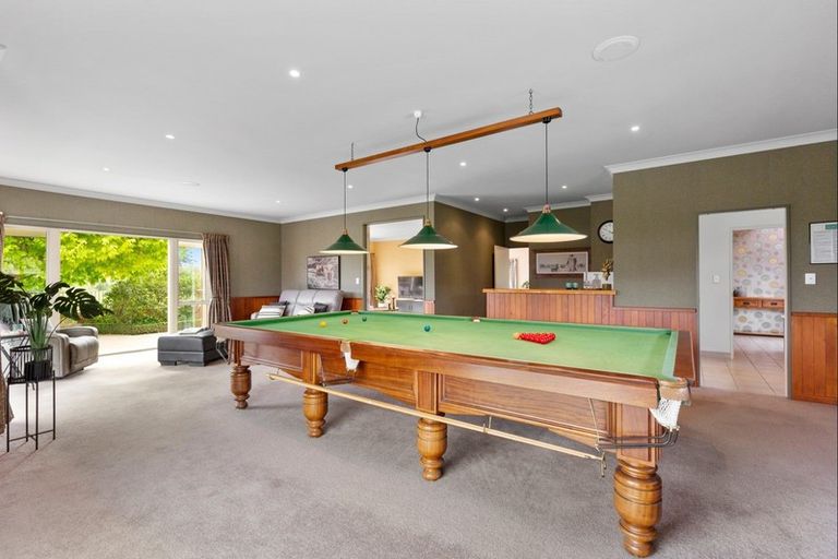 Photo of property in 100 Willowview Drive, Redwood, Christchurch, 8051