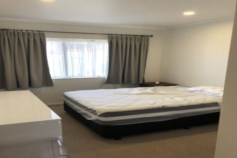 Photo of property in 26 Crescent Hills Court, Northpark, Auckland, 2013