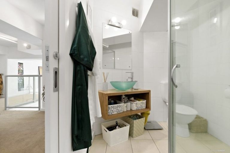 Photo of property in Stadium Garden Flats, 106/107 Thorndon Quay, Pipitea, Wellington, 6011