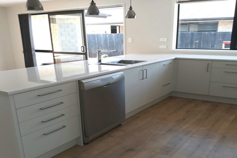 Photo of property in 14 Modello Lane, Waiuku, 2123