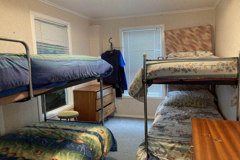 Photo of property in 48 Fourth Avenue, Urenui, 4377