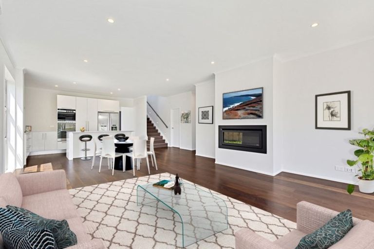 Photo of property in 14 Couldrey Crescent, Red Beach, 0932