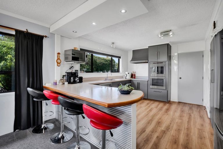 Photo of property in 2 Waireka Road, Omata, New Plymouth, 4374