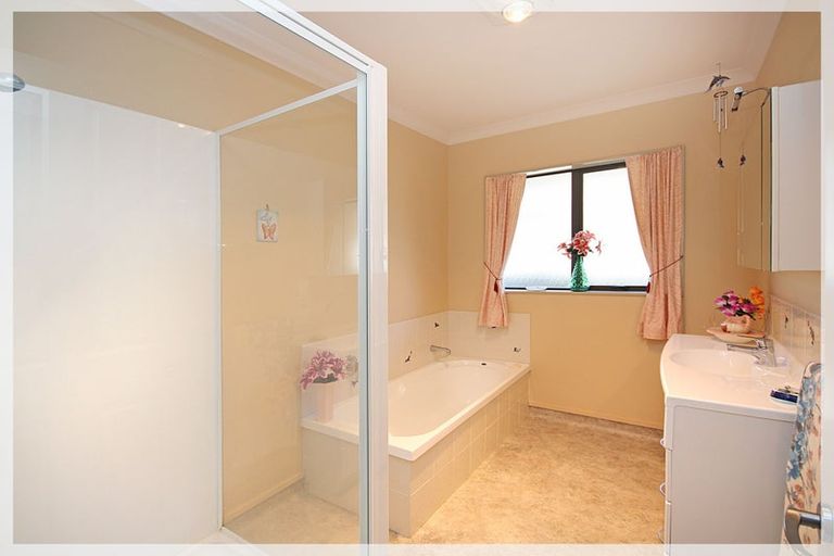 Photo of property in 93a Queen Street West, Levin, 5510