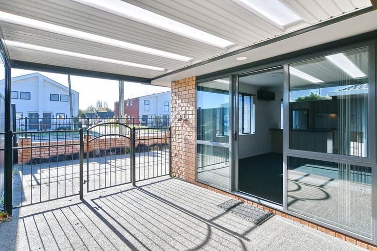 Photo of property in 1/123 Sawyers Arms Road, Northcote, Christchurch, 8052