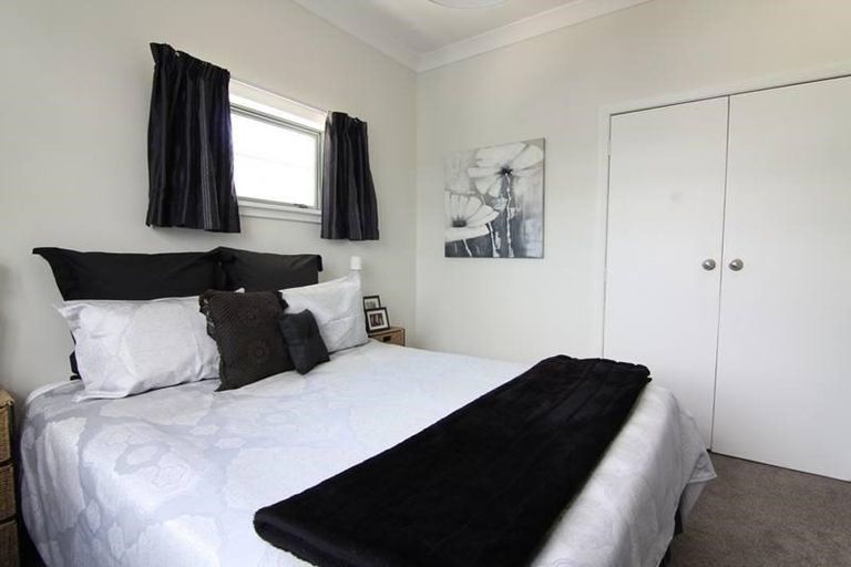 Photo of property in 5 Kowhai Avenue, Ebdentown, Upper Hutt, 5018