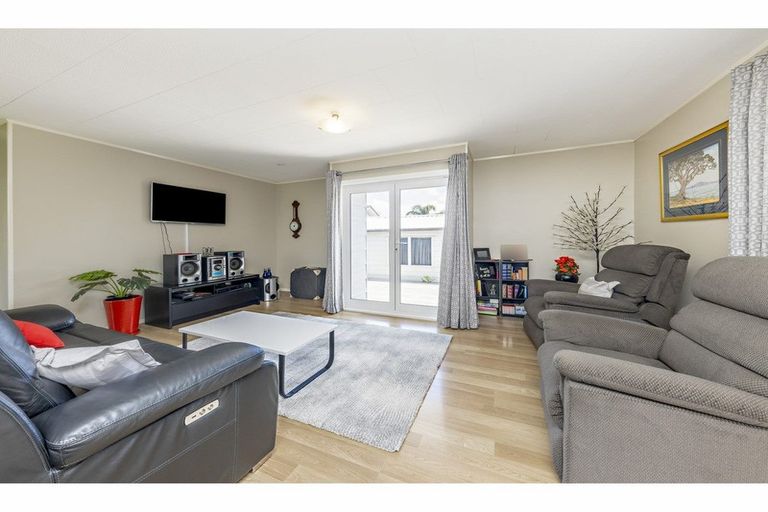 Photo of property in 1/23 Sikkim Crescent, Clover Park, Auckland, 2019