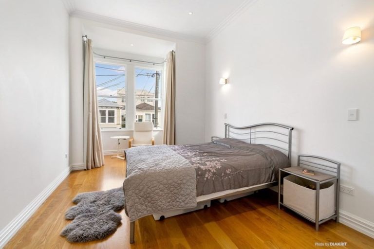 Photo of property in 9 Caroline Street, Mount Victoria, Wellington, 6011