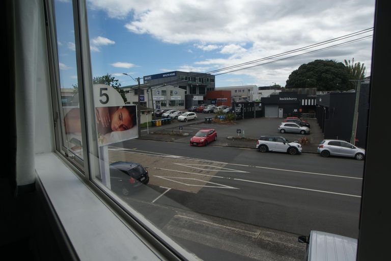 Photo of property in 1/5 Campbell Road, Takapuna, Auckland, 0622