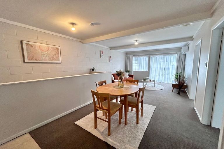 Photo of property in 1/15 Bloomsbury Grove, Newlands, Wellington, 6037