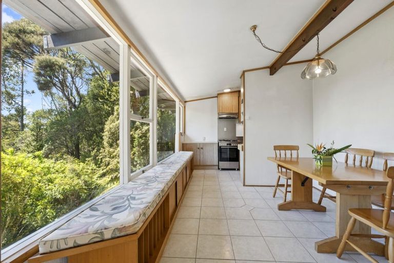 Photo of property in 222 Atkinson Road, Titirangi, Auckland, 0604