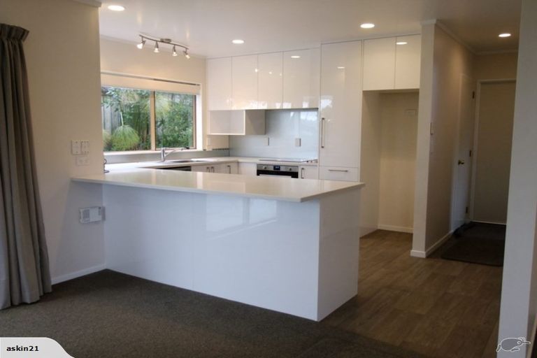 Photo of property in 21 Redfern Lane, Glenfield, Auckland, 0629