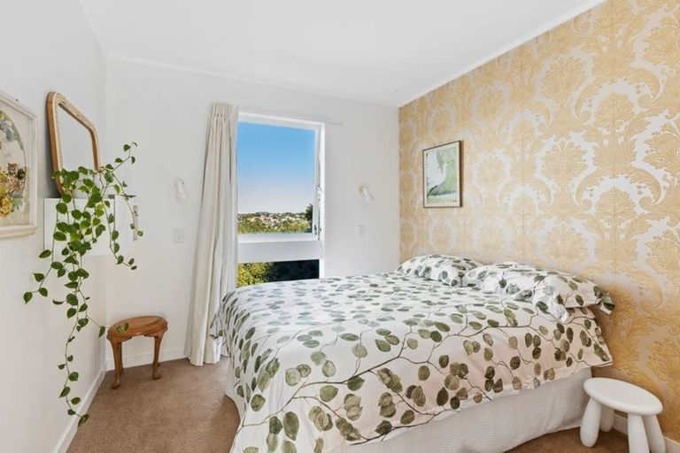 Photo of property in 17 Lydia Avenue, Northcote, Auckland, 0627