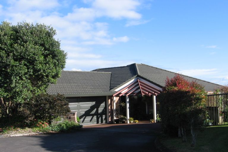 Photo of property in 36 Ewhurst Place, Goodwood Heights, Auckland, 2105